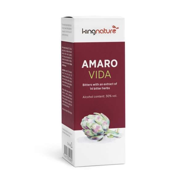 Eine weiß-kastanienbraune Schachtel mit der Aufschrift „kingnature AMARO VIDA“ und einer Artischocken-Illustration. Das Produkt wird als Kräuterbitter mit einem Extrakt aus 14 Bitterkräutern und einem Alkoholgehalt von 30 % beschrieben.