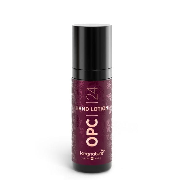 OPC24_Handlotion_30ml_Bottle_Front_v2.1 Eine kastanienbraune Flasche OPC 24 Handlotion mit schwarzem Deckel, floralem Design und weißem Schriftzug „OPC | 24 HAND LOTION“ und „Swiss Made“. Perfekt für alle, die OPC 24 Handlotion kaufen möchten.