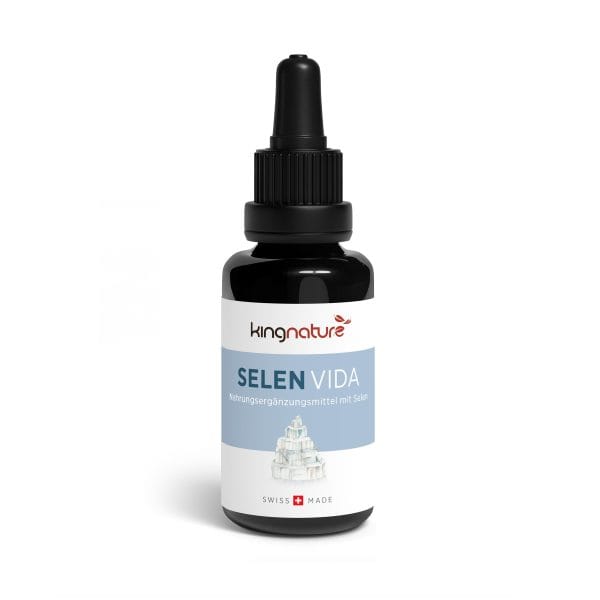 SelenVida_Bottle_Front Eine Tropfflasche aus dunklem Glas mit der Aufschrift „Selen Vida“ und einem blau-weißen Etikett mit einem Kristallbild. Der Text zeigt, dass es sich um ein in der Schweiz hergestelltes Selen-Nahrungsergänzungsmittel handelt.