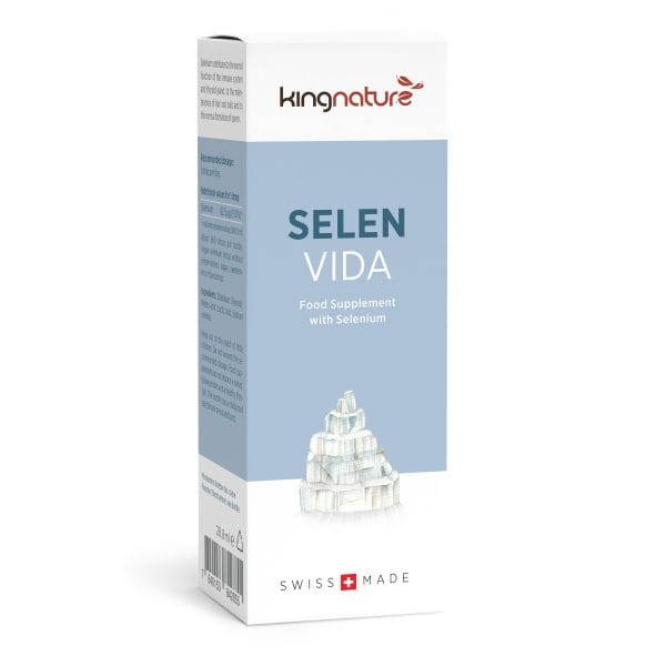 SelenVida_Box_En Nahrungsergänzungsmittel Selen Vida in weißer und hellblauer Verpackung mit Abbildungen von Selenkristallen und der Aufschrift „Swiss Made“.