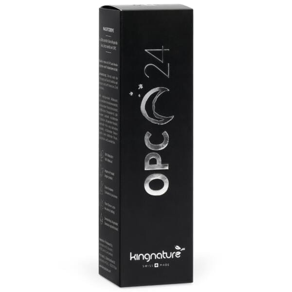 opc-night-cream-online-creme-kaufen-schweiz-karton-back_4.0 Eine schwarze, rechteckige Schachtel mit der Aufschrift „OPC 24 Nachtcreme von kingnature“ zeigt silberne Mond- und Sternengrafiken, den Text „Swiss Made“ und weiße Produktdetails – perfekt für alle, die OPC Nachtcreme kaufen möchten.